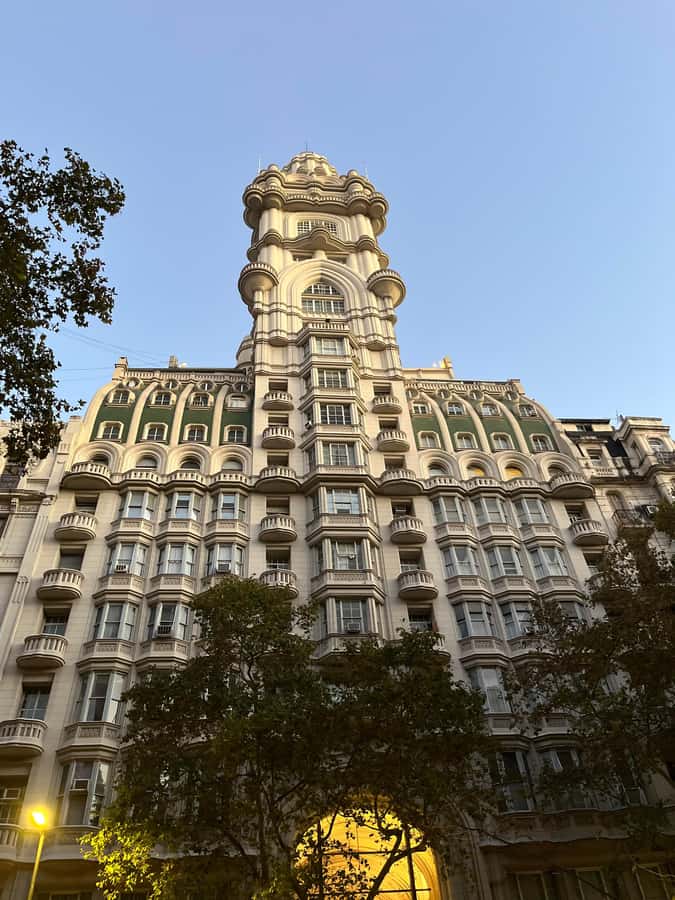 100% History and architecture of Buenos Aires - Avenida de Mayo and its European character