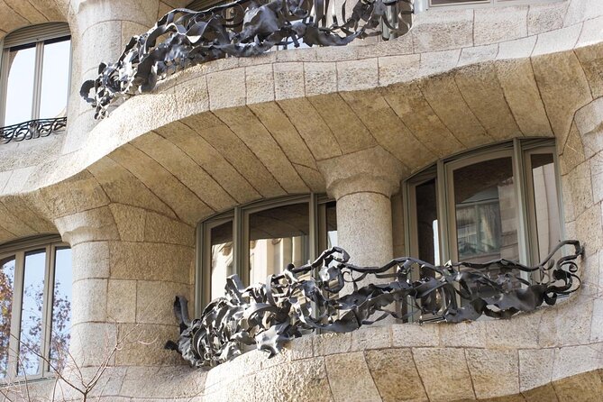 2,5h Barcelona Gaudí Segway Tour - Key points before you book