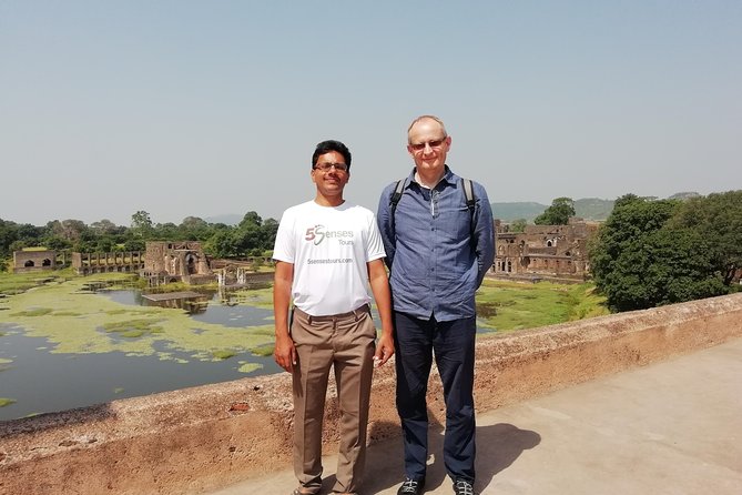 2 day tour from Mumbai to architectural wonder of Mandu - Day 1: Mumbai flight and the Indore arrival