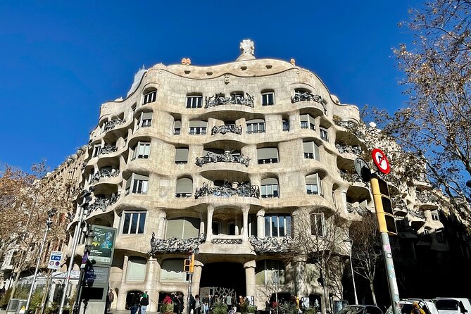 3-Hour Private Gaudi Bike Tour - Bikes, distance, and physical effort