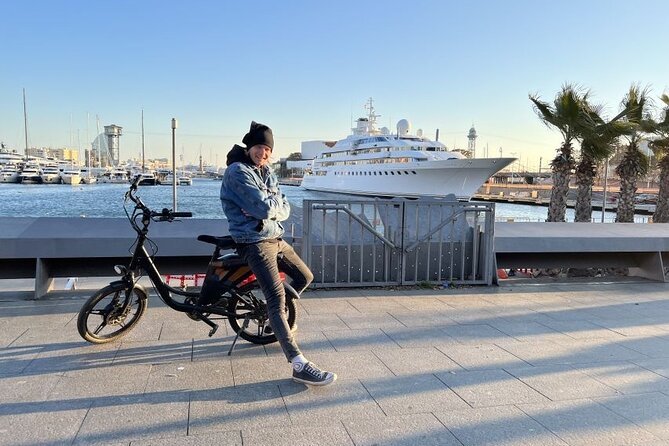 3 Hours Barcelona Guided Gaudi E-Bike Tour - Ciutadella Park, 45 minutes under the trees
