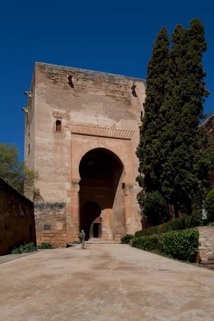 Alhambra Surroundings: History, Architecture and Legends - Walls, the Tower of the Seven Floors, and Alhambra legends