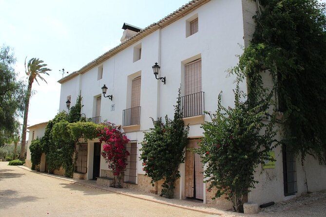 Alicante: Old Winery with Tastings & Gaudí's style of Church - Key points at a glance