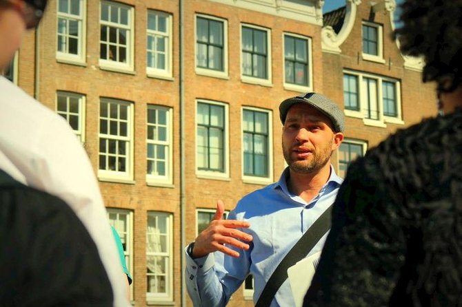 Amsterdam Architecture Tour - The House with the Heads