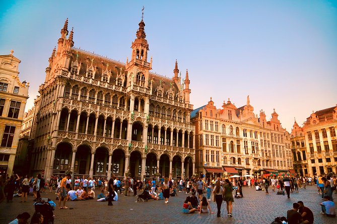 Architecture Tour of Brussels - La Bourse and the many lives of a civic building