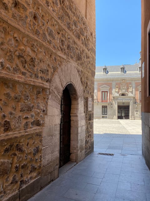 Architecture Tour: Old Historic Madrid with an architect - The Royal Palace from the outside