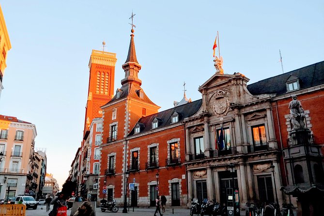 Architour through Lavapiés and Rastro with an architect - El Rastro, Sunday markets, and weekday alternatives