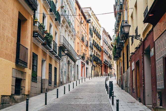 Architour through Lavapiés and Rastro with an architect - The Municipal Printing Press, a rationalist surprise
