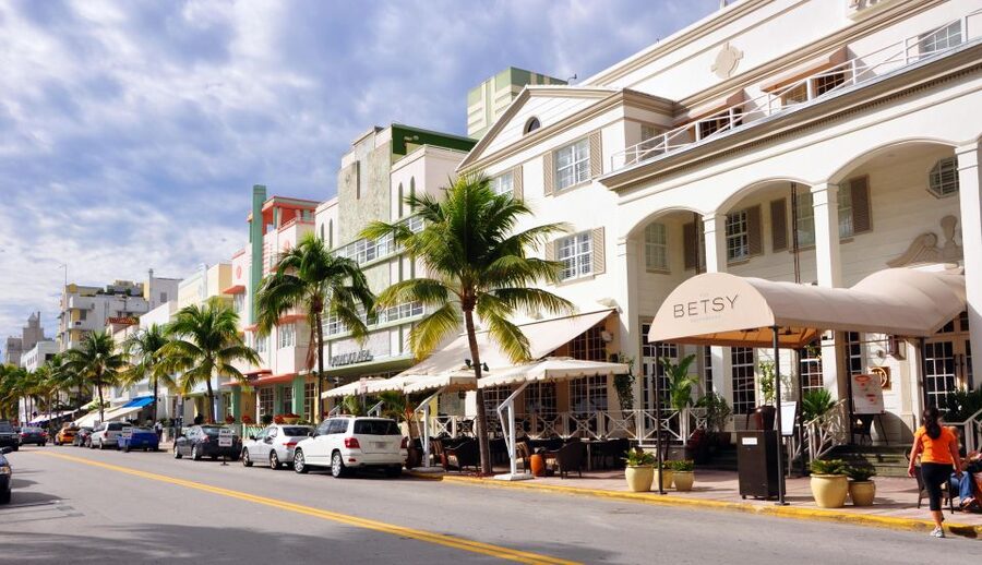 Art Deco, History and Crime Bike Tour with Design Enthusiast - Who should book the three-hour ride