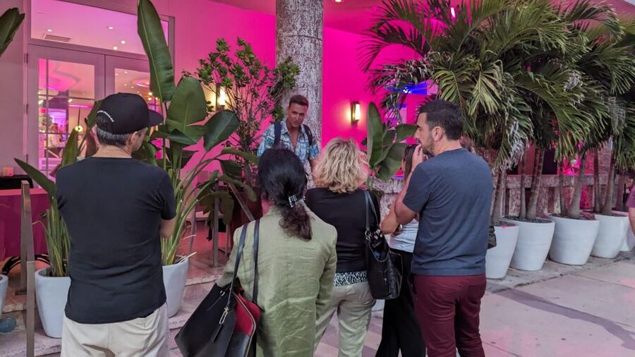 Award-winning Art Deco & Neon Lights Walking Tour - Meeting Damian at The Betsy Hotel