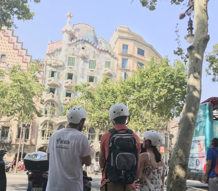 Barcelona: 2.5-Hour Gaudí Segway Tour - What the guides add to the ride