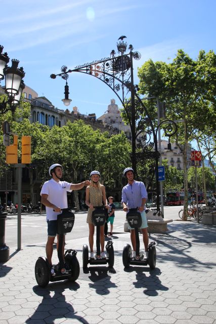 Barcelona: 2.5-Hour Gaudí Segway Tour - Arc de Triomf gives the tour a fitting start