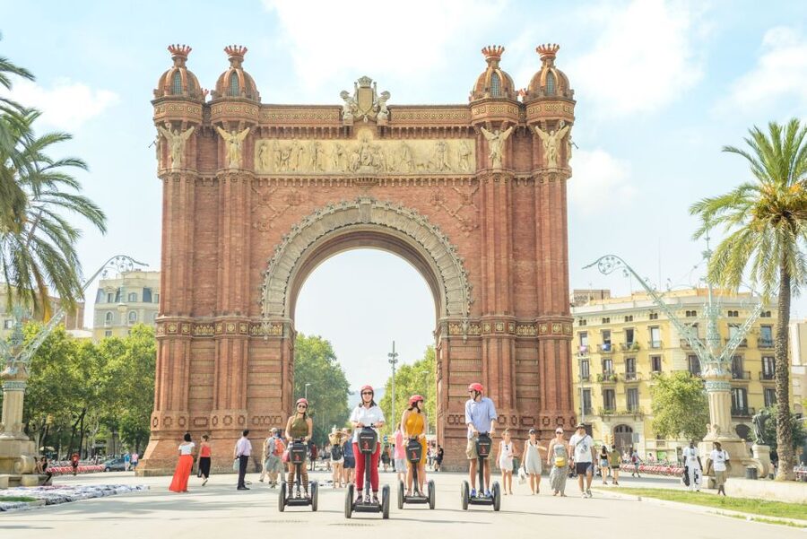 Barcelona: 2,5hr Art of Gaudí Segway Tour - Ciutadella Park and Gaudí’s early work