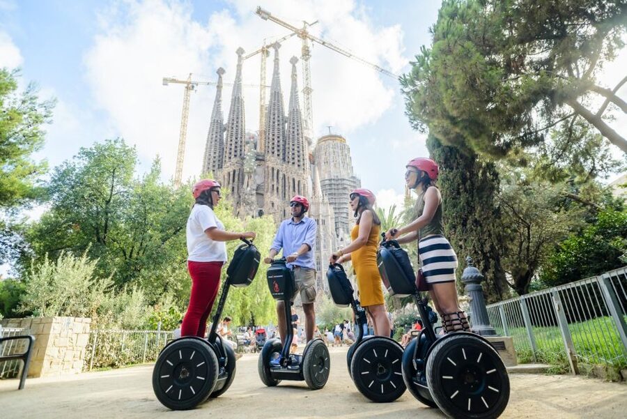 Barcelona: 2,5hr Art of Gaudí Segway Tour - Passeig de Gracia and the modernist façades