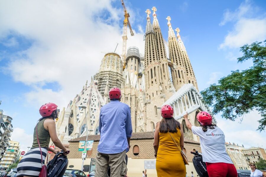 Barcelona: 2,5hr Art of Gaudí Segway Tour - Casa Milà and the story of La Pedrera