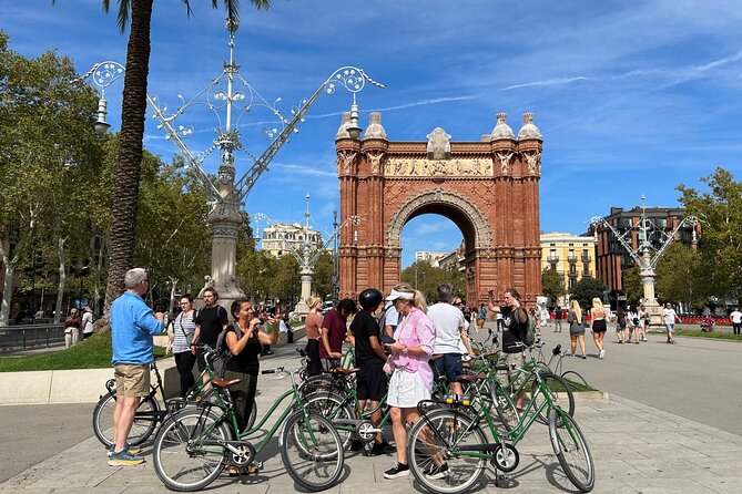 Barcelona 3-hour Bike or E-Bike Tour: Gaudí By Bike - Arc de Triomf, Casa Amatller, and the park route