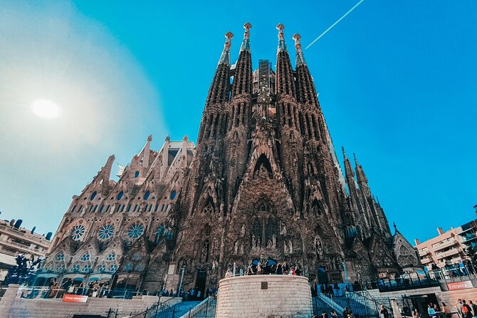 Barcelona Architecture Walking Tour With Casa Batlló Upgrade - What the architect guide upgrade adds