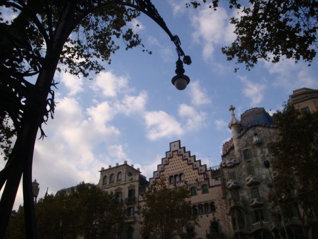 Barcelona: Art Nouveau & Gaudí Tour - Key details to know before booking