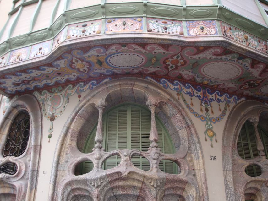 Barcelona: Art Nouveau & Gaudí Tour - Why Eixample is the right place to begin