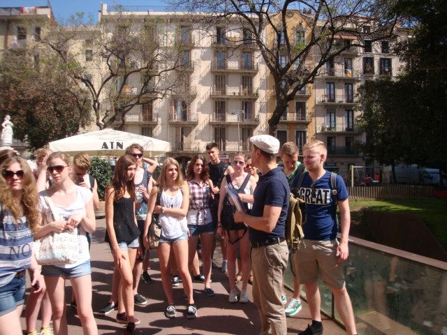 Barcelona: Art Nouveau & Gaudí Tour - Gaudí’s buildings, from dragons to broken ceramic