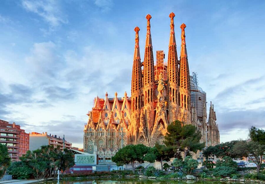 Barcelona Beyond Gaudí: Modernism, Rooftops, and Hidden Gems - Is $112 per person fair value?