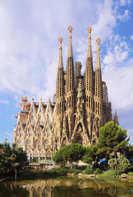 Barcelona Beyond Gaudí: Modernism, Rooftops, and Hidden Gems - Who should book this Barcelona tour?