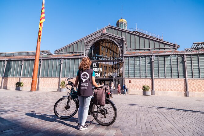 Barcelona Bike tour, Gaudí houses or beach bike or eBike tour - Arc de Triomf and Barcelona’s modernist style