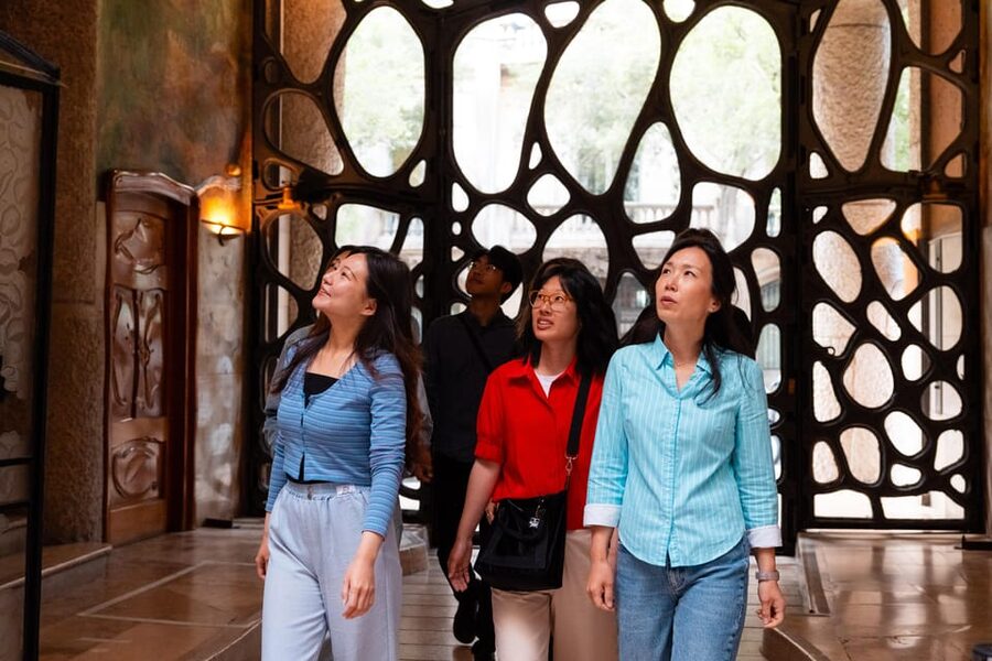 Barcelona: Casa Vicens, Pedrera, and Casa Batlló Guided Tour - Three Gaudí houses, one busy morning