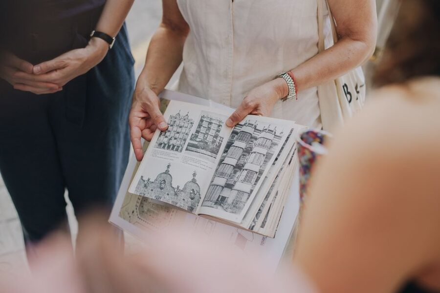 Barcelona: Discover Gaudi Architectural Guided Tour - Casa Calvet and the practical side of Gaudí