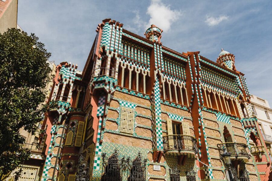 Barcelona: Discover Gaudí, Sagrada Familia, and Park Güell - The afternoon choice: Casa Vicens and Gaudí’s first house