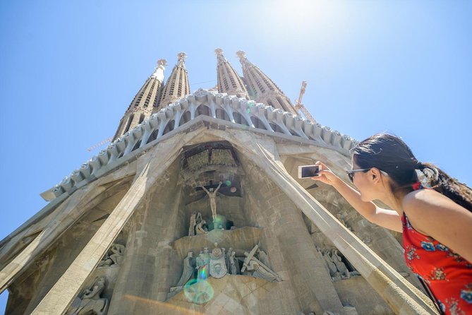 Barcelona e-Bike Tour: Gaudí & Old Town Small Group - Barceloneta, Port Olímpic, and the Mediterranean