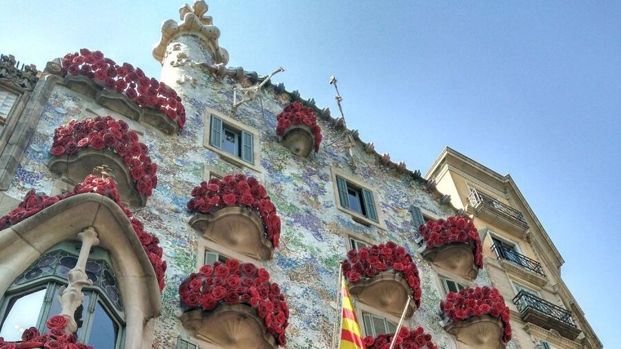 Barcelona: Evening Walking Tour in the Gaudi Area with Tapas - Stop three: Mediterranean tapas in a neighborhood restaurant