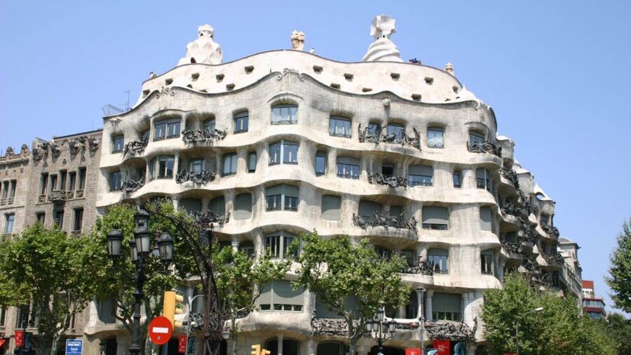 Barcelona: Evening Walking Tour in the Gaudi Area with Tapas - How good is the $100 price?