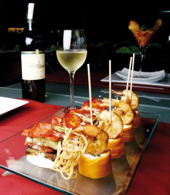 Barcelona: Evening Walking Tour in the Gaudi Area with Tapas - Guide quality can make or break this tour