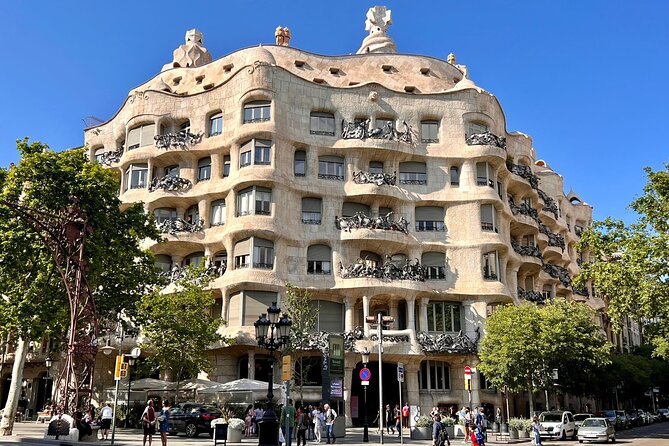 Barcelona Full Day: Sagrada Familia and the 3 Gaudí Houses - Four Gaudí masterpieces in one long Barcelona day