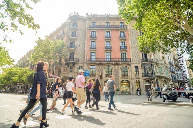 Barcelona Gaudi and Sagrada Familia Tour - Sagrada Familia: A Guided Exterior, Not an Included Visit