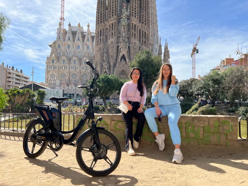 Barcelona: Gaudi Guided E-Bike Tour - Guides, languages, and the quality of the commentary