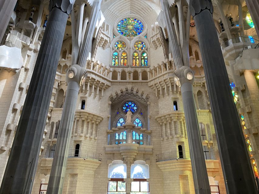 Barcelona: Gaudí Houses & Sagrada Familia Tour - Passeig de Gràcia and Casa Batlló