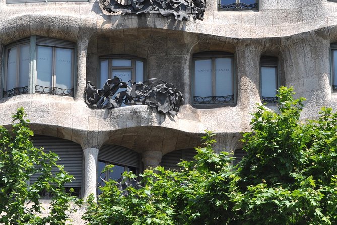 Barcelona & Gaudi. Regular Tour - Casa Milà, where Gaudí bends the apartment block