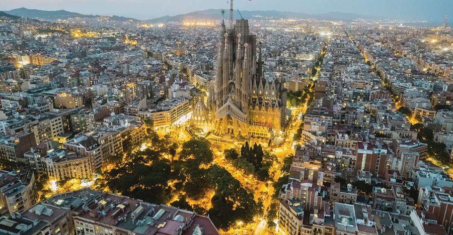 Barcelona: Gaudí Sightseeing Guided Segway Tour - Passeig de Gràcia and Gaudí’s Famous Façades
