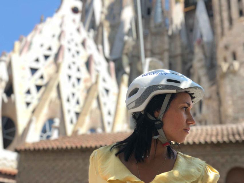 Barcelona: Gaudí Sightseeing Guided Segway Tour - Parc de la Ciutadella and the Arc de Triomf