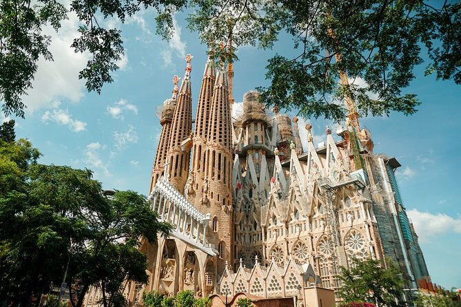 Barcelona: Gaudí, Tapa, Drink & Hidden Architectural Gems - El Nacional and the food culture stop