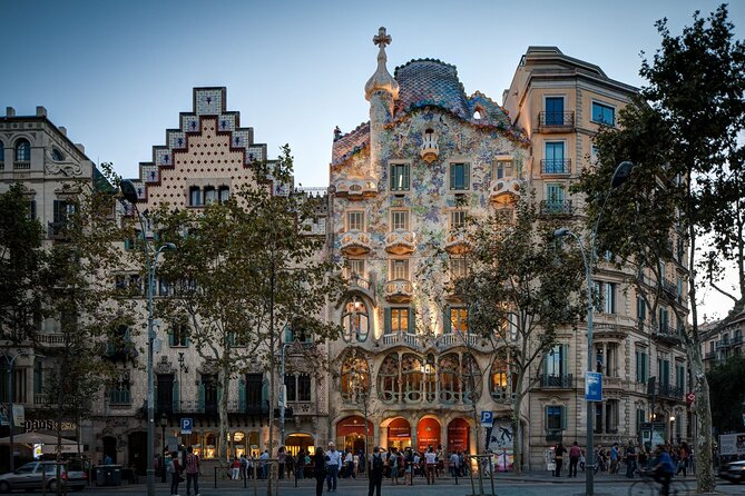 Barcelona: Gaudí, Tapa, Drink & Hidden Architectural Gems - Starting near Plaça de Catalunya and Portal de Santa Madrona