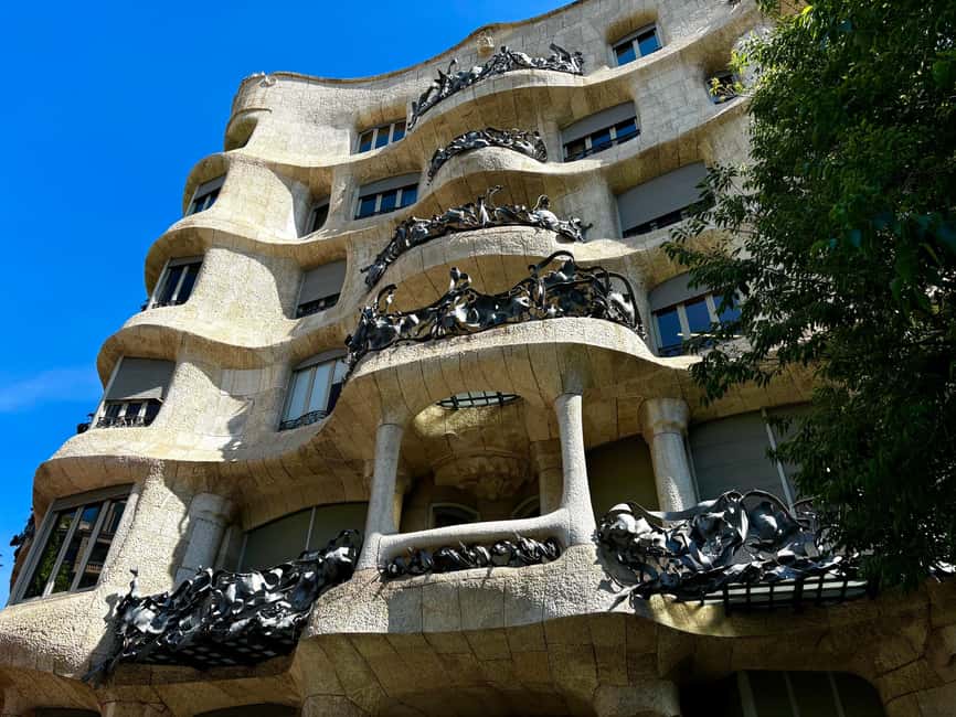 Barcelona: Gaudi Tapas & Wine Tasting Small Group Tour - Tapas in the Eixample district