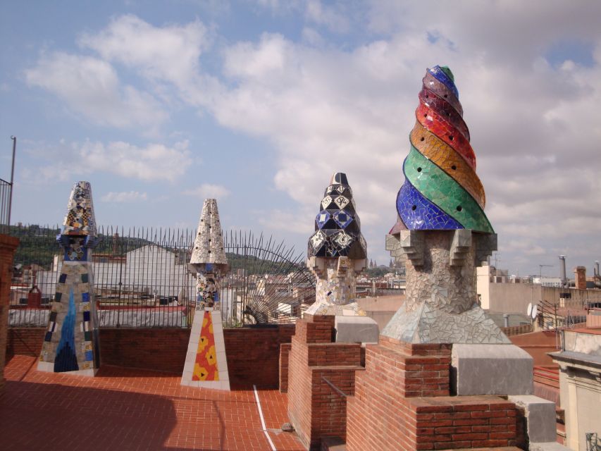 Barcelona: German City Tour from Gaudí's Perspective - Starting at Plaça Reial with Gaudí’s early years