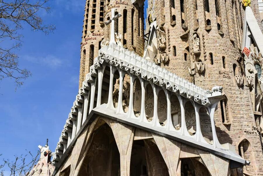 Barcelona: Guided tour e-bike Barcelona historical and modernist Barcelona - Barcelona Cathedral and the Gothic Quarter