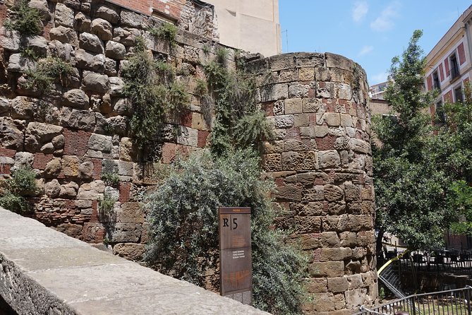 Barcelona in One Day: Gaudí, Gothic Quarter &Tapas (Private Tour) - La Pedrera and Gaudí’s practical imagination
