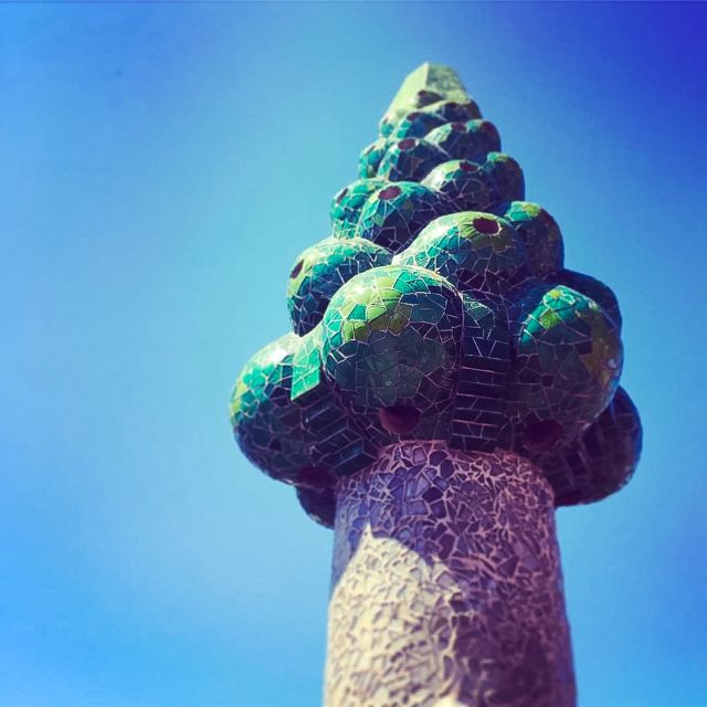 Barcelona: Private Gaudi Tour to Casa Mila & Casa Vicens - Timing, languages, and practical details