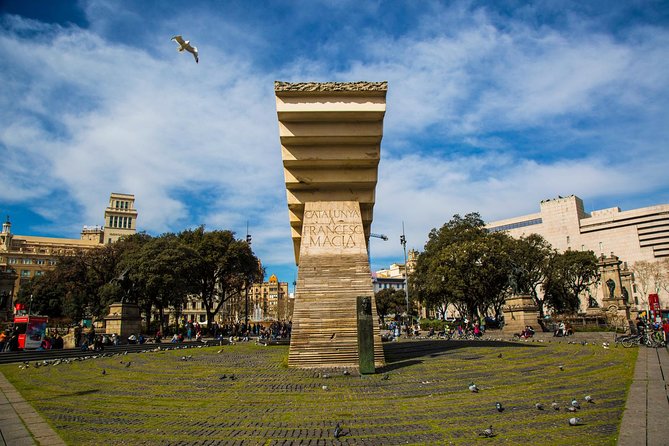 Barcelona Private Walking Tour through the City of Gaudi - La Boqueria and Santa Maria del Pi