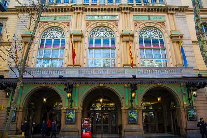 Barcelona Private Walking Tour through the City of Gaudi - One long hour on Passeig de Gracia